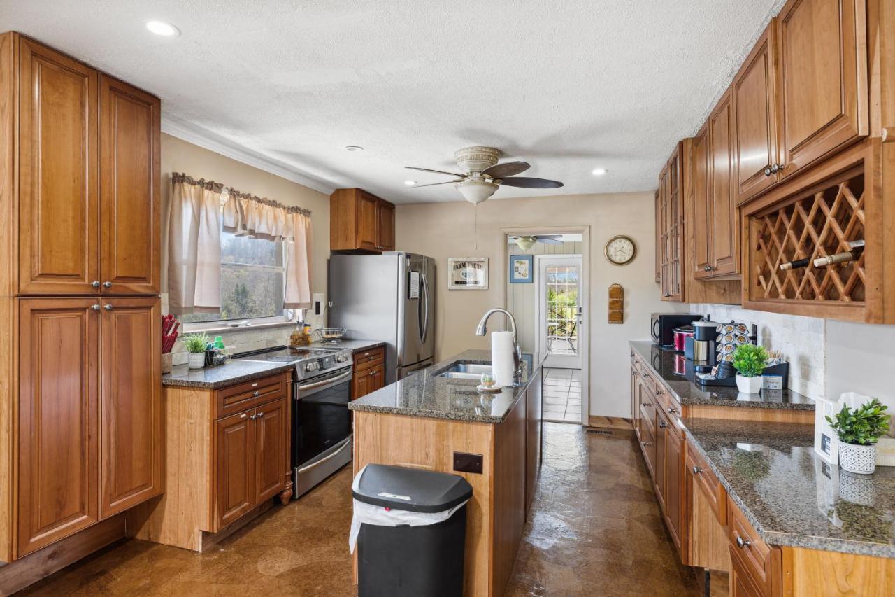 Mid-Century Vintage Brick Ranch Upstairs Guesthouse Sevierville Buitenkant foto