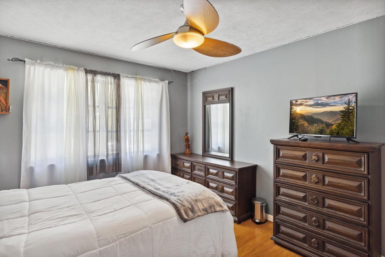 Mid-Century Vintage Brick Ranch Upstairs Guesthouse Sevierville Buitenkant foto