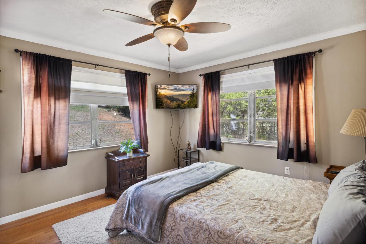 Mid-Century Vintage Brick Ranch Upstairs Guesthouse Sevierville Buitenkant foto