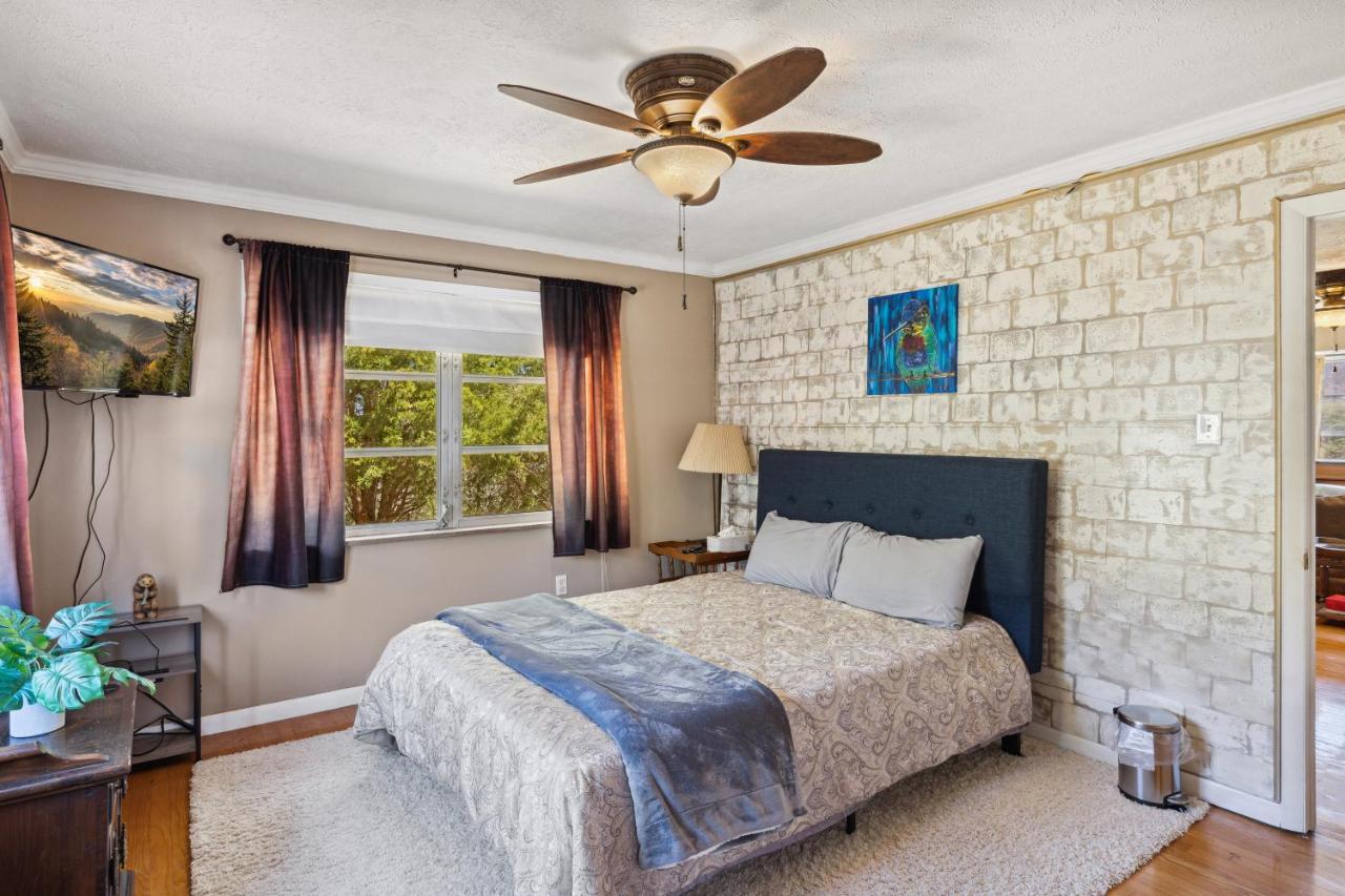 Mid-Century Vintage Brick Ranch Upstairs Guesthouse Sevierville Buitenkant foto