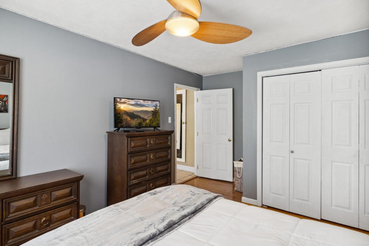 Mid-Century Vintage Brick Ranch Upstairs Guesthouse Sevierville Buitenkant foto