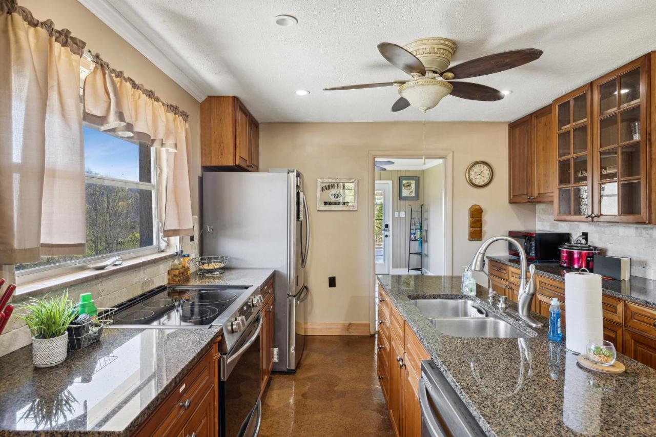 Mid-Century Vintage Brick Ranch Upstairs Guesthouse Sevierville Buitenkant foto